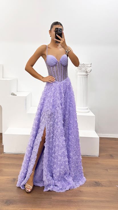 Abito da Sera Lilla con Corsetto e Applicazioni di Rose 3D