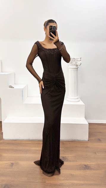 Braunes Abendkleid aus Netz-Tüll mit Steinverzierung
