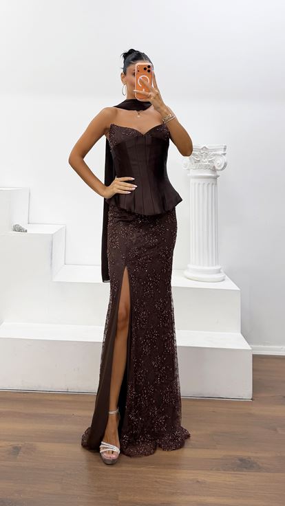 Kahverengi Straplez Peplum Bel Yırtmaçlı Abiye Elbise