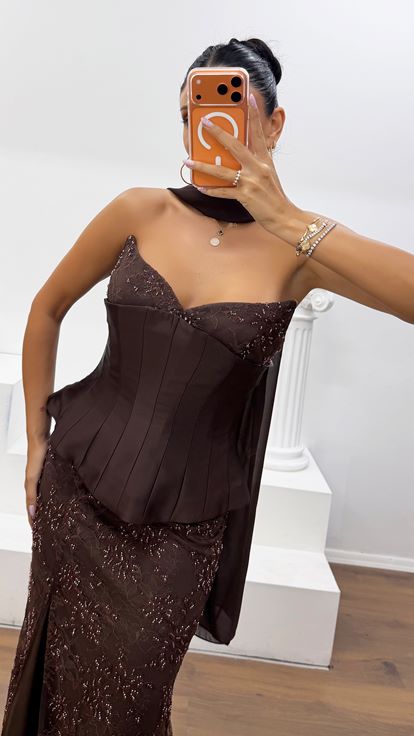 Kahverengi Straplez Peplum Bel Yırtmaçlı Abiye Elbise