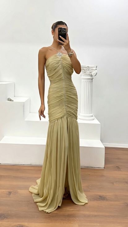 Bej Büzgü Detaylı Yırtmaçlı Dior Organze Abiye Elbise