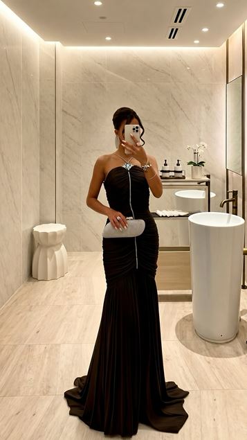 Braunes elegantes Abendkleid aus Dior-Organza mit Raffung