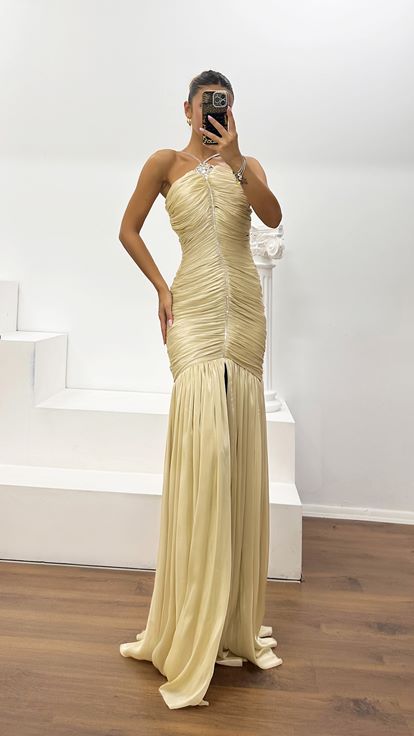 Robe de Soirée Beige en Organza Dior avec Fronces et Fente