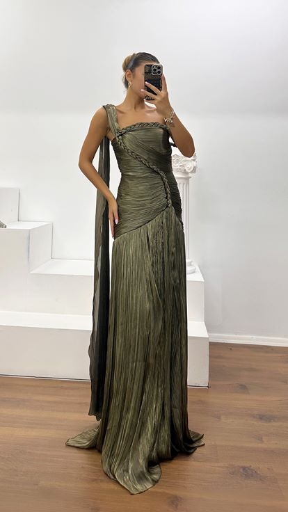 Vestido de Noche Plisado con Detalles de Punto en Caqui