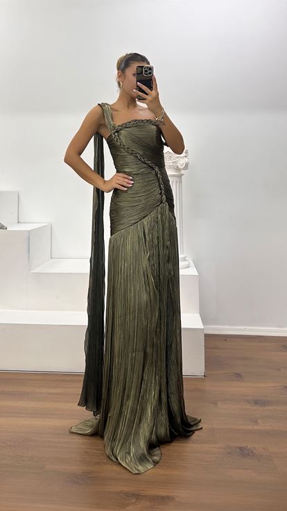 Vestido de Noche Plisado con Detalles de Punto en Caqui