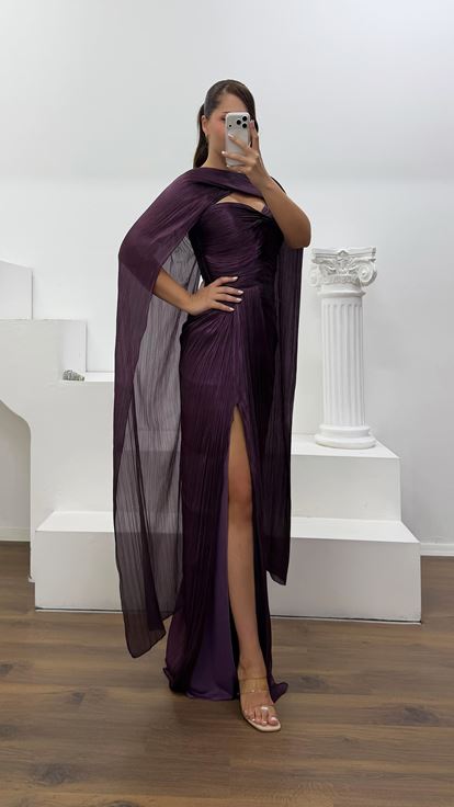 Vestido de noche plisado sin tirantes color ciruela  talla grande