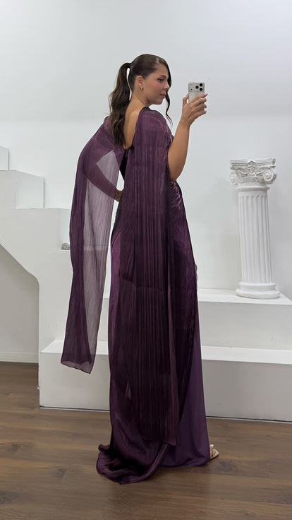 Vestido de noche plisado sin tirantes color ciruela  talla grande