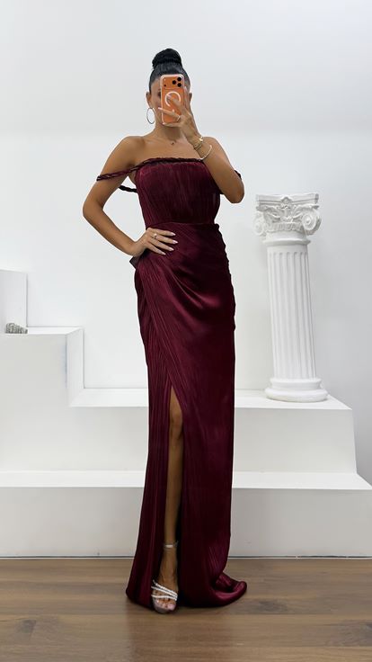 Bordeauxrot Satin-Abendkleid mit Geflochtenen Ärmeln