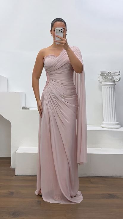 Puderrosa One-Shoulder Satin-Abendkleid mit Drapierung