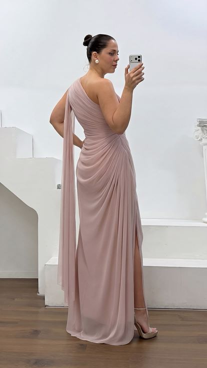 Puderrosa One-Shoulder Satin-Abendkleid mit Drapierung