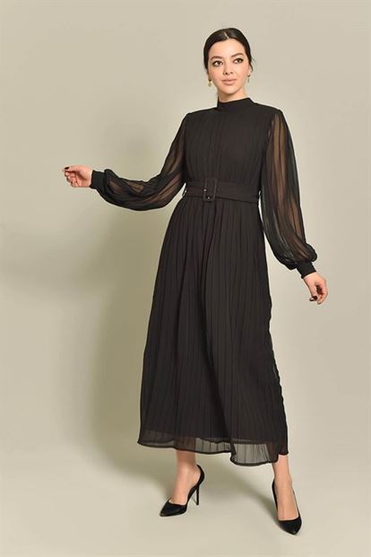 Long chiffon dress with a black battery
