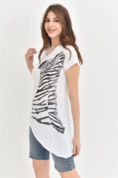 Beyaz Zebra Baskili Asimetrik Kesim Tişört