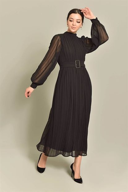Long chiffon dress with a black battery
