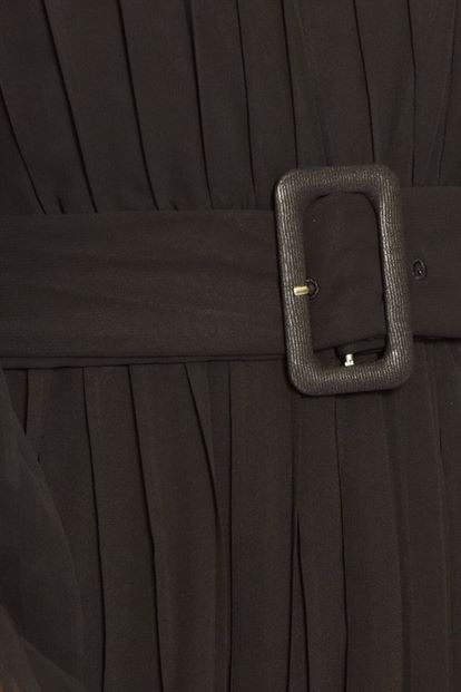 Long chiffon dress with a black battery
