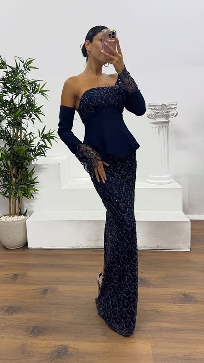 Lacivert Straplez İşlemeli Eldivenli Abiye Elbise