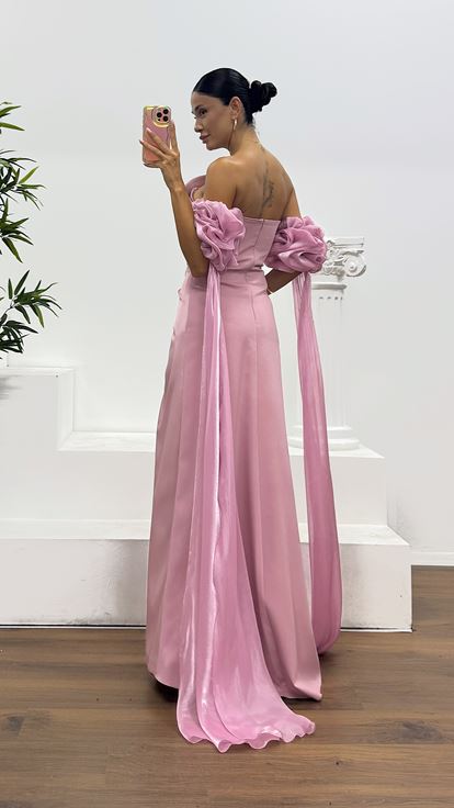 Puderrosa trägerloses Abendkleid mit Stickereien