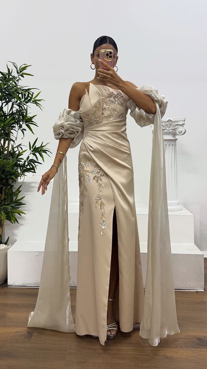 Robe de soirée beige sans bretelles avec détails brodés