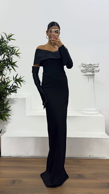 Robe de soirée bustier en satin noir avec gants