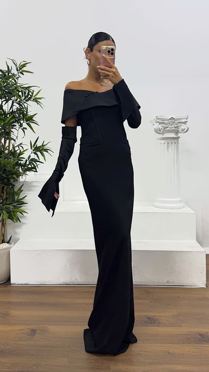 Robe de soirée bustier en satin noir avec gants