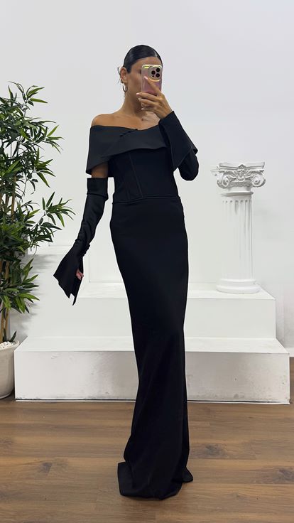 Robe de soirée bustier en satin noir avec gants