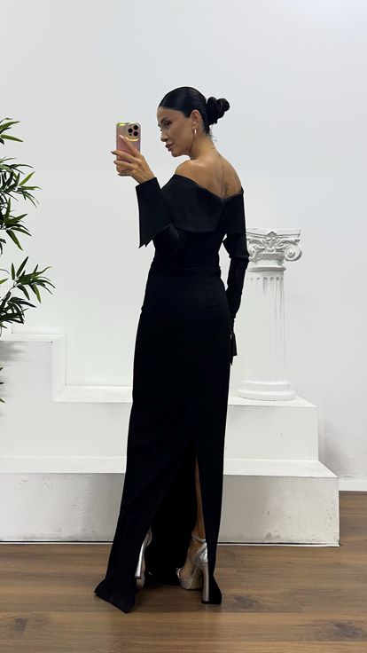 Robe de soirée bustier en satin noir avec gants