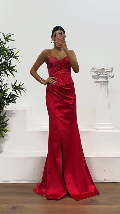 Kırmızı İp Askılı Sırt Bağlamalı Abiye Elbise