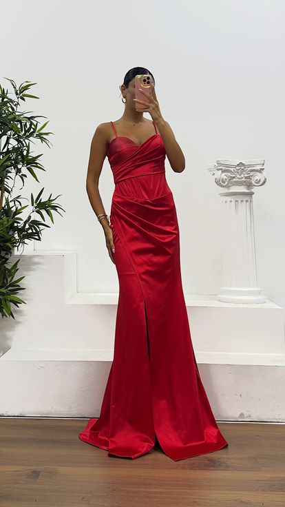 Kırmızı İp Askılı Sırt Bağlamalı Abiye Elbise