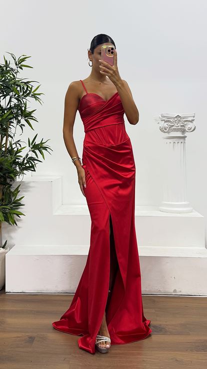 Kırmızı İp Askılı Sırt Bağlamalı Abiye Elbise