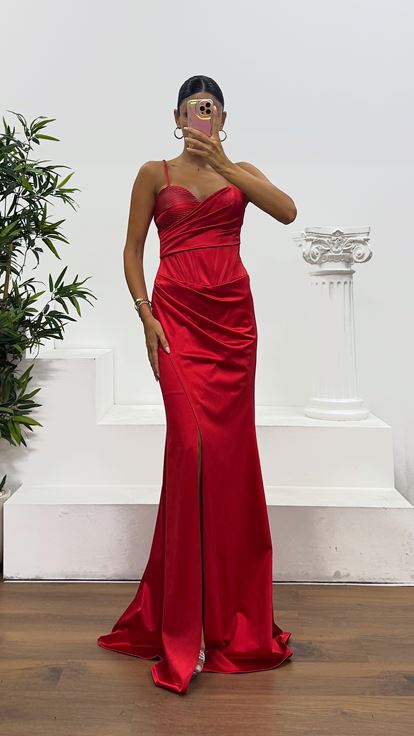 Kırmızı İp Askılı Sırt Bağlamalı Abiye Elbise