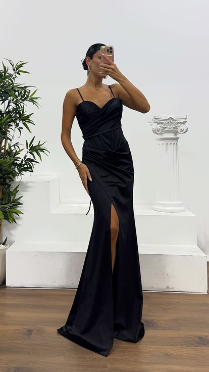 Siyah İp Askılı Sırt Bağlamalı Abiye Elbise