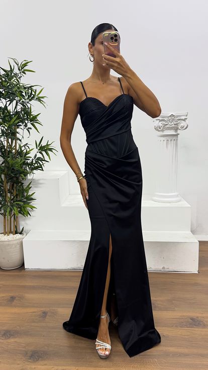 Siyah İp Askılı Sırt Bağlamalı Abiye Elbise