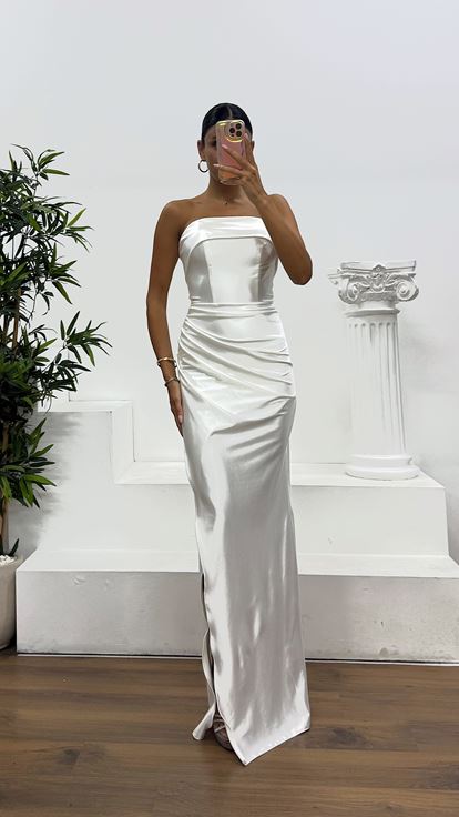 Beyaz Straplez Saten Abiye Elbise