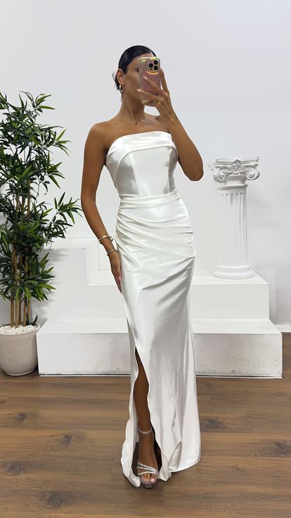 Beyaz Straplez Saten Abiye Elbise