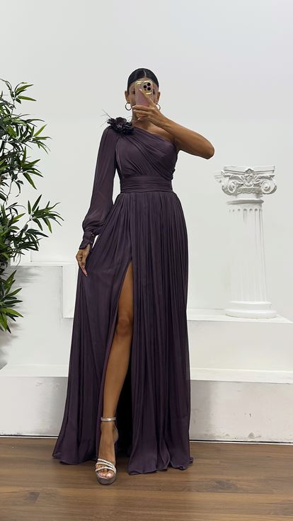 Koyu Lila Tek Kol Piliseli Abiye Elbise