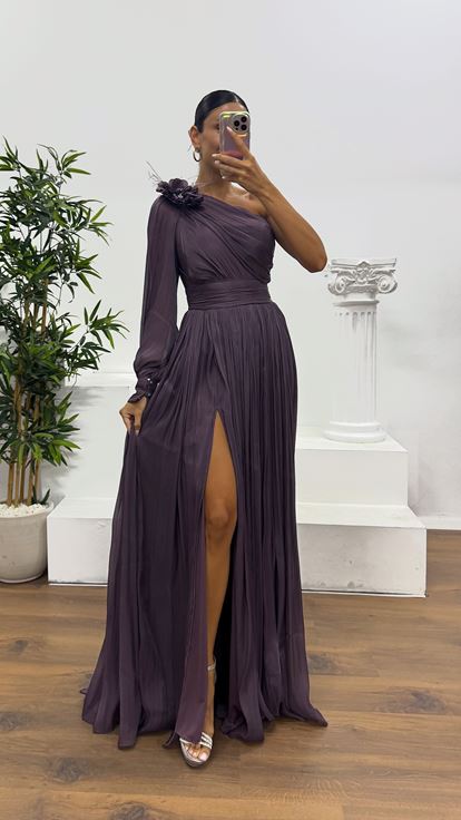 Koyu Lila Tek Kol Piliseli Abiye Elbise