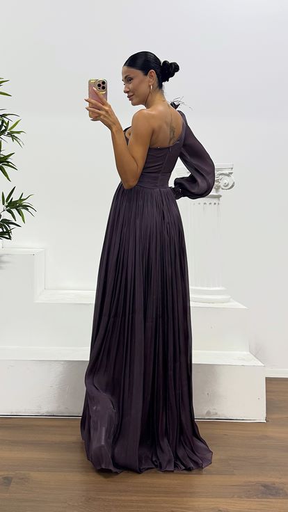 Koyu Lila Tek Kol Piliseli Abiye Elbise