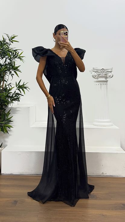 Siyah V Yaka Kolları Tül Abiye Elbise