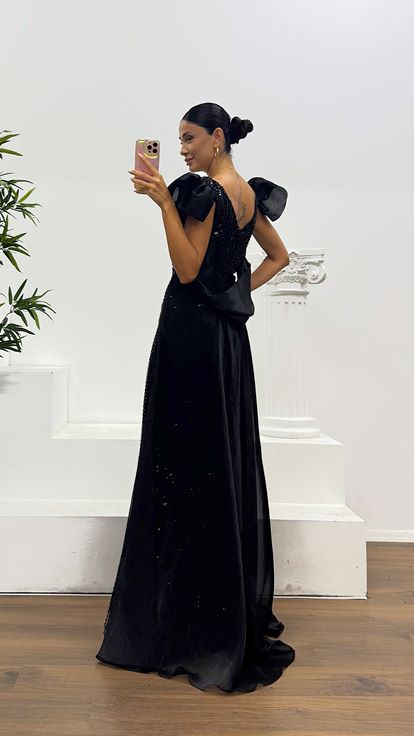 Siyah V Yaka Kolları Tül Abiye Elbise