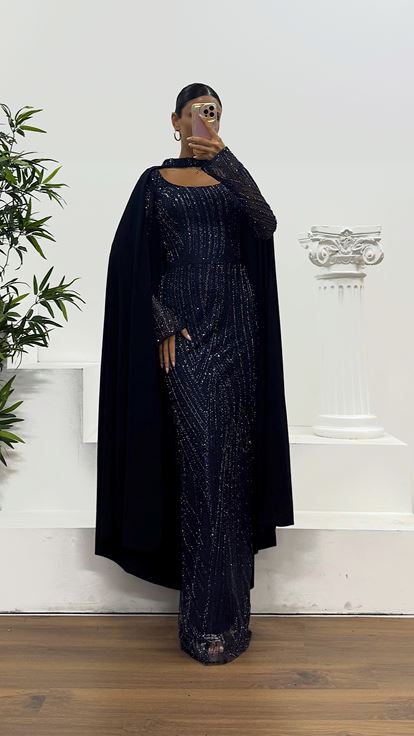 Kare Yaka İşlemeli Pelerin Detay Abiye Elbise