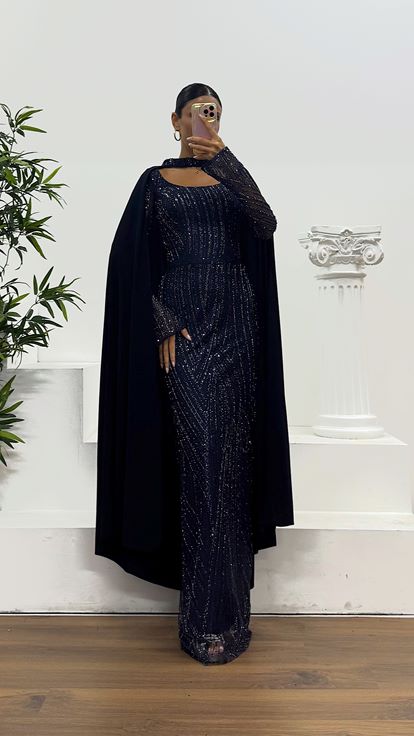 Kare Yaka İşlemeli Pelerin Detay Abiye Elbise