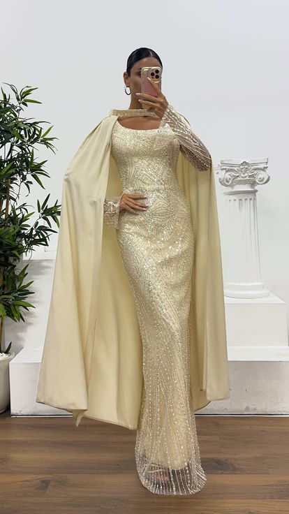 Kare Yaka İşlemeli Pelerin Detay Abiye Elbise