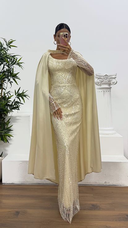 Kare Yaka İşlemeli Pelerin Detay Abiye Elbise