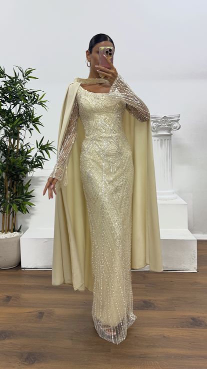 Kare Yaka İşlemeli Pelerin Detay Abiye Elbise