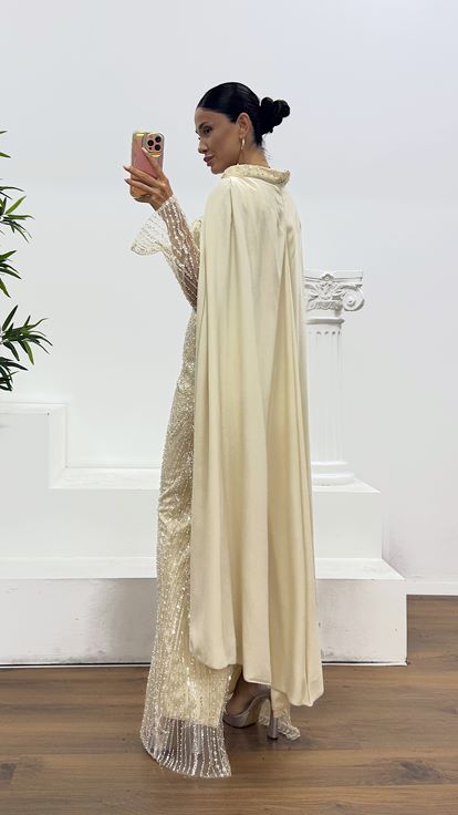 Kare Yaka İşlemeli Pelerin Detay Abiye Elbise